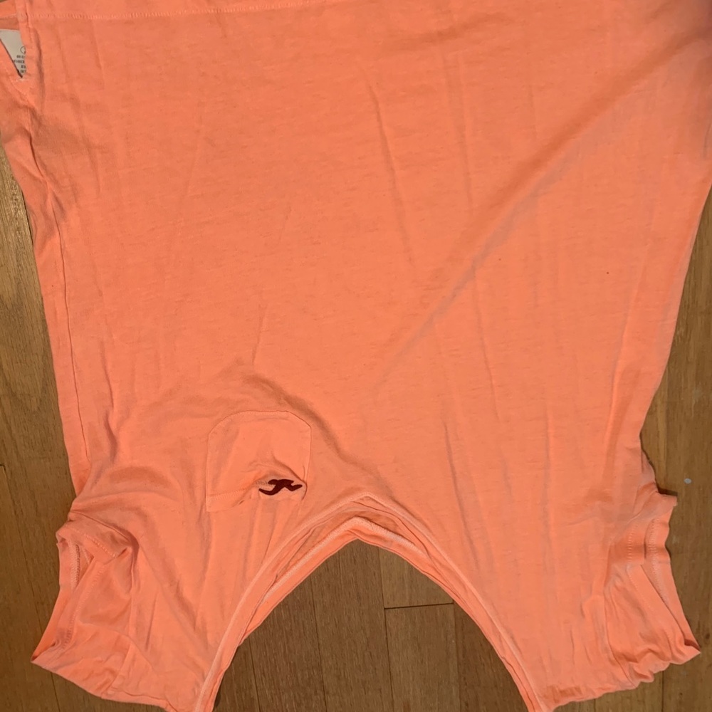 Hollister v tee